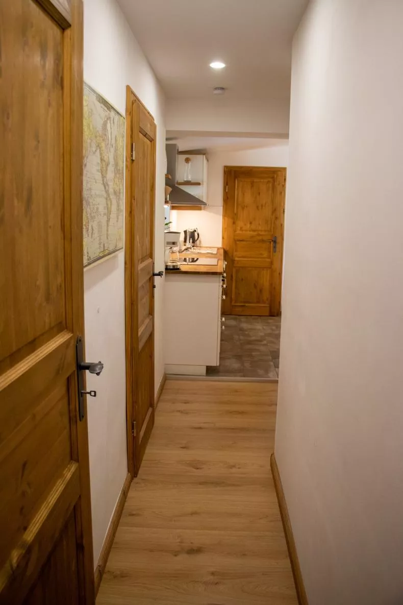 Hallway to kitchen